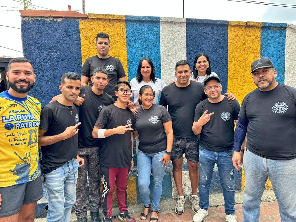edrengifo's tweet photo. #30Sep | En la #BarberiaVecinal valoramos el espíritu emprendedor y la solidaridad de los jóvenes de @BarberosLt

La participación proactiva de los jóvenes es un gran impulso promotor del cambio que necesitamos en #Venezuela.

Valiosas alianzas gracias a @AracelisRomero_ 💙🤍💙 https://t.co/OzsrwyUXVt