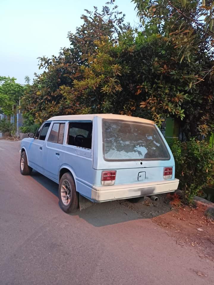 HoldenKlasik's tweet photo. Monggo Hilux stwg 1975 srt lkp px Datsun mesin halus AC kurang dingin Murmer aja 18 jt call wa 085217610047 https://t.co/Xh490ZX2jw