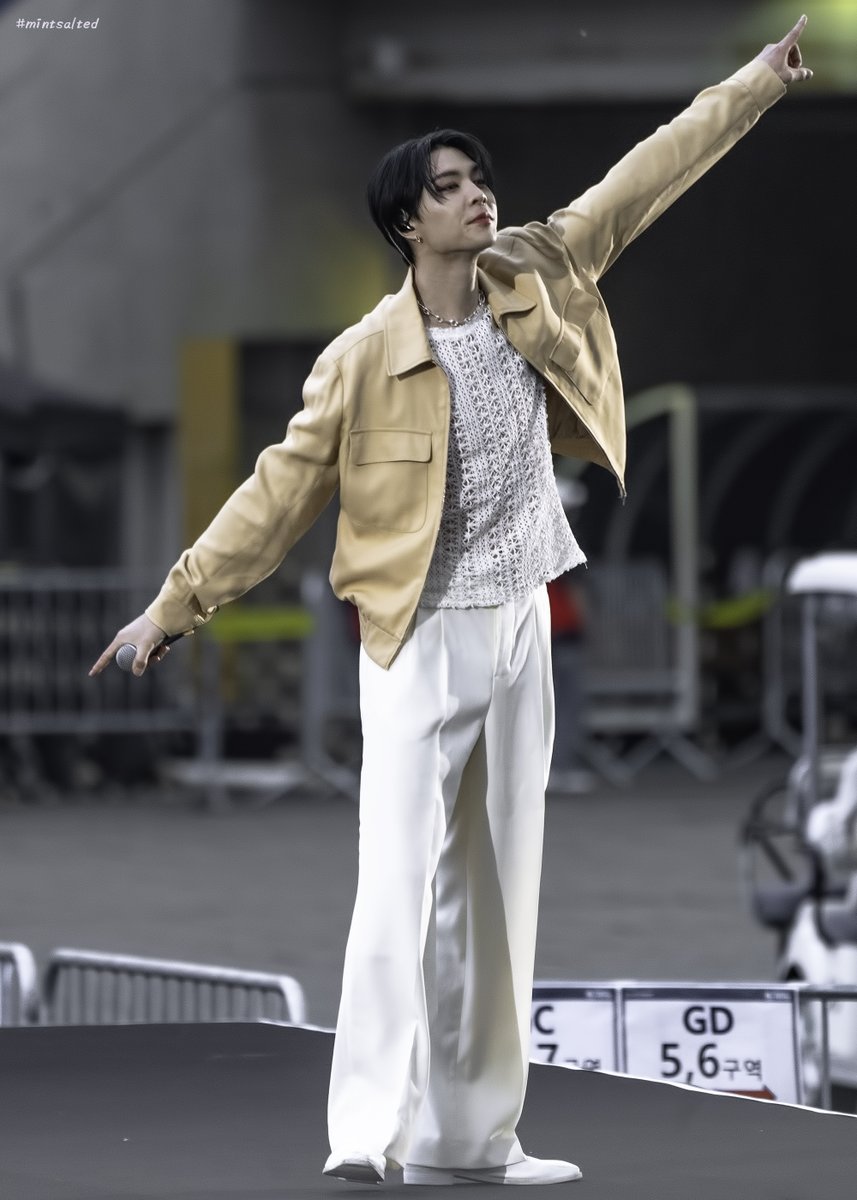 hourly johnny tweet media