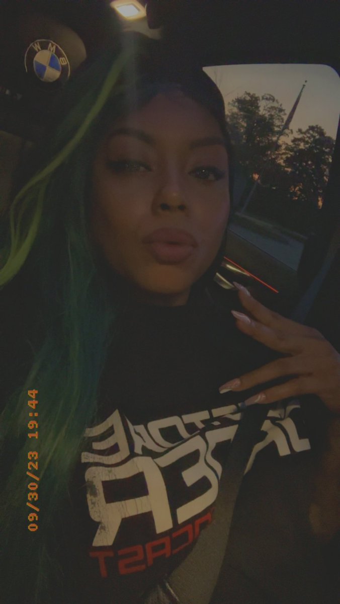 TheHurricaneDu's tweet photo. Pulled up on a #yeek function ๐ซก #atl #southside https://t.co/1VO2YiTapU