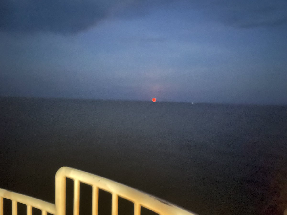 1chillout06's tweet photo. Watched the moon rise tonight #puremichigan #bigfootbash #lakehuron https://t.co/44IaWf5oin