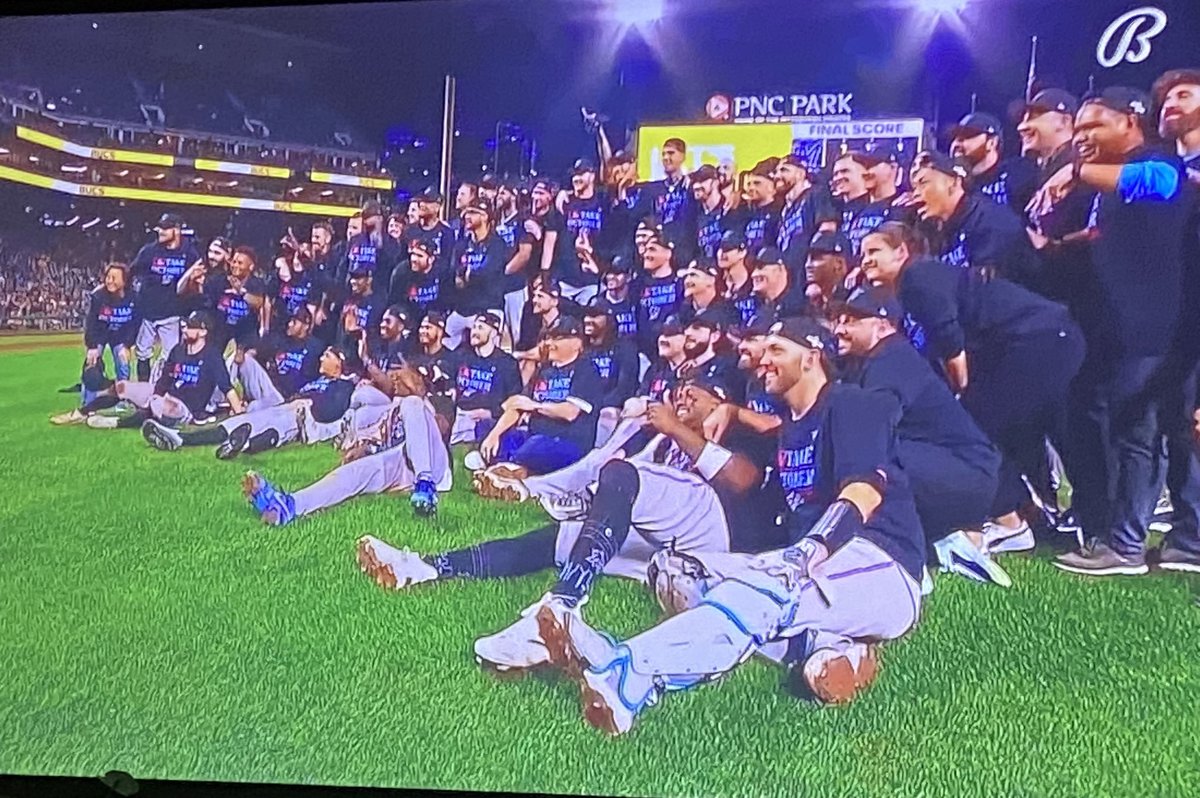 Mets group photos vs Marlins group photos