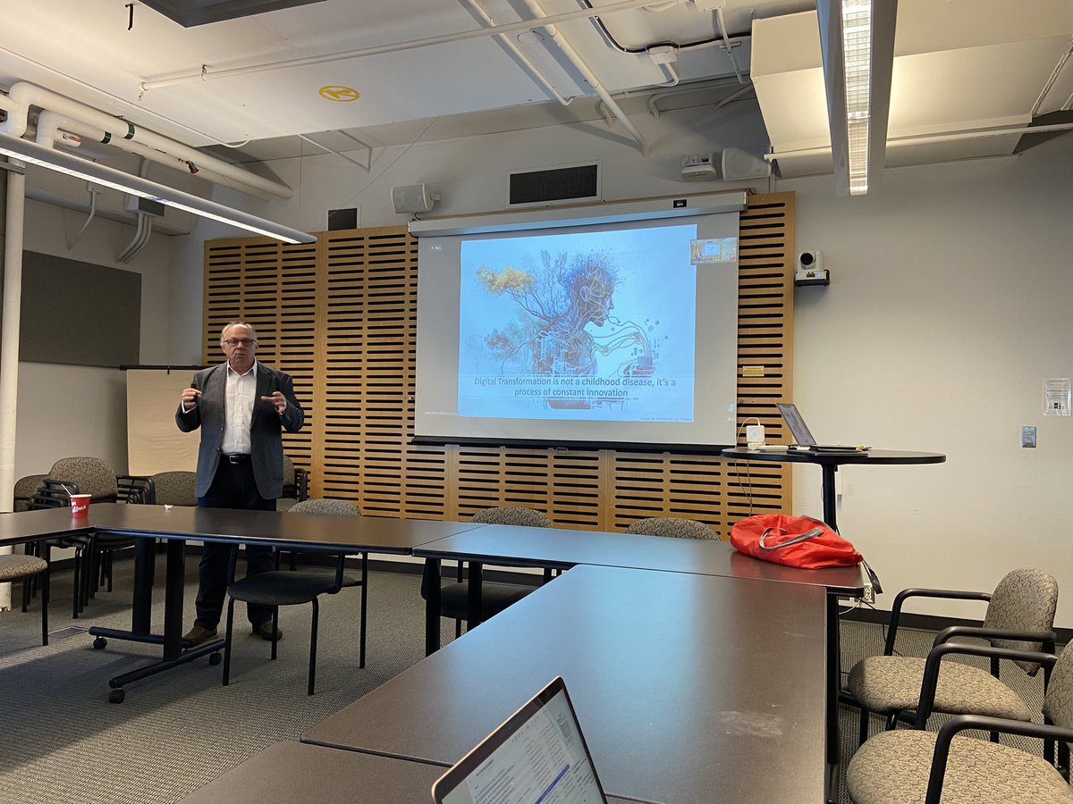 On September 29th, we had the honour of hosting Dr. @jhmorin from the University of Geneva IN-PERSON for a fantastic talk about 'Digital Responsibility : why it matters for a desirable, trustworthy and sustainable digital society'. Thanks to everyone who attended! 📸@saglikozhan