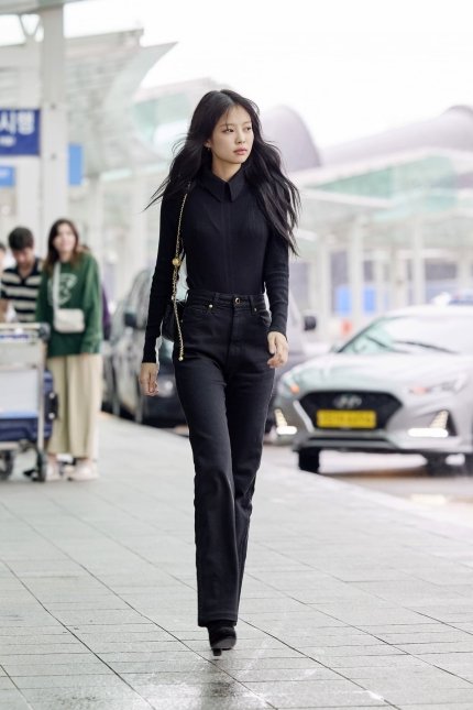 What Blackpink's Jennie wore at the Chanel fall/winter 2022 show