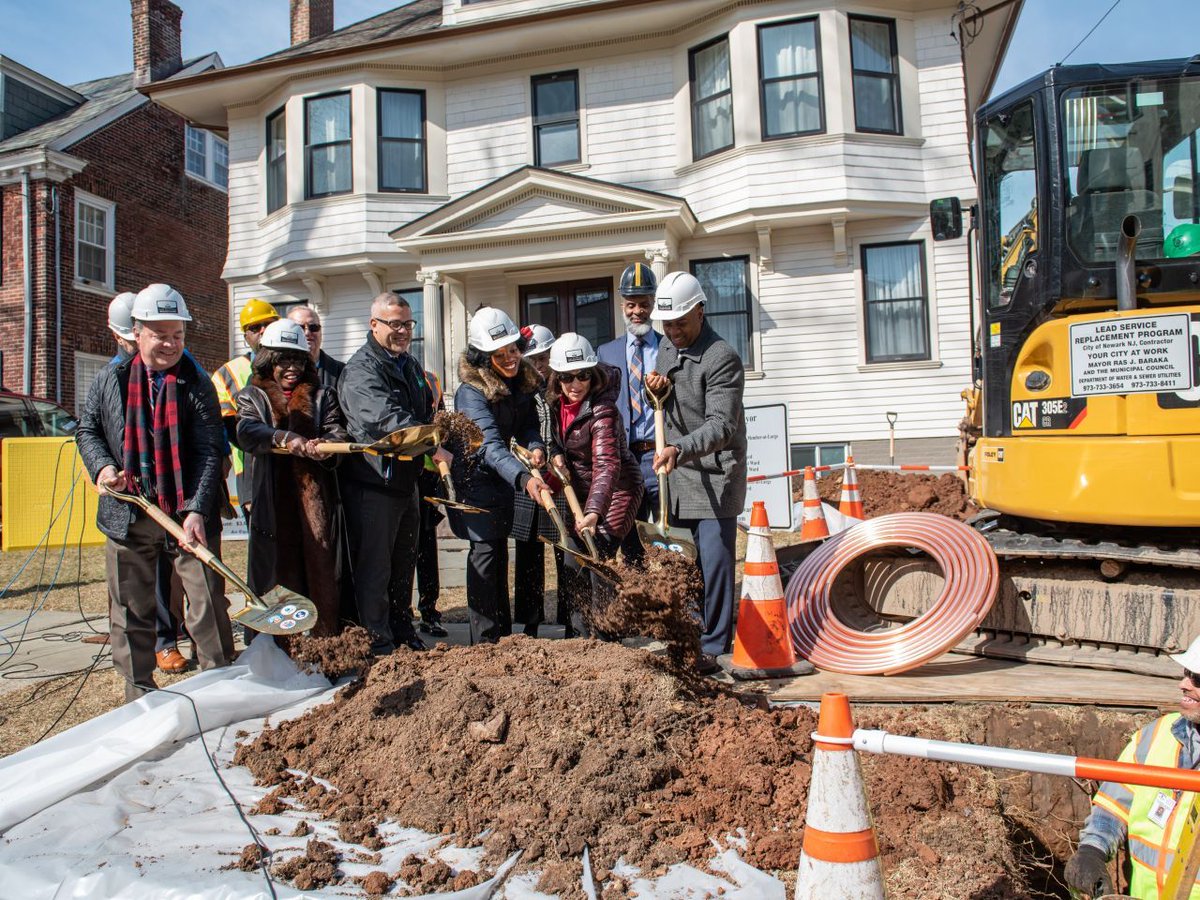 CDMSmith's tweet photo. ๐ง Launch a successful #LeadServiceLine replacement program with expert guidance. ๐ Key steps: Compliance, planning, community involvement, and data management. Learn more: https://t.co/NQdhIpPrWG #WaterInfrastructure ๐ญ https://t.co/0RSAMD7FL7