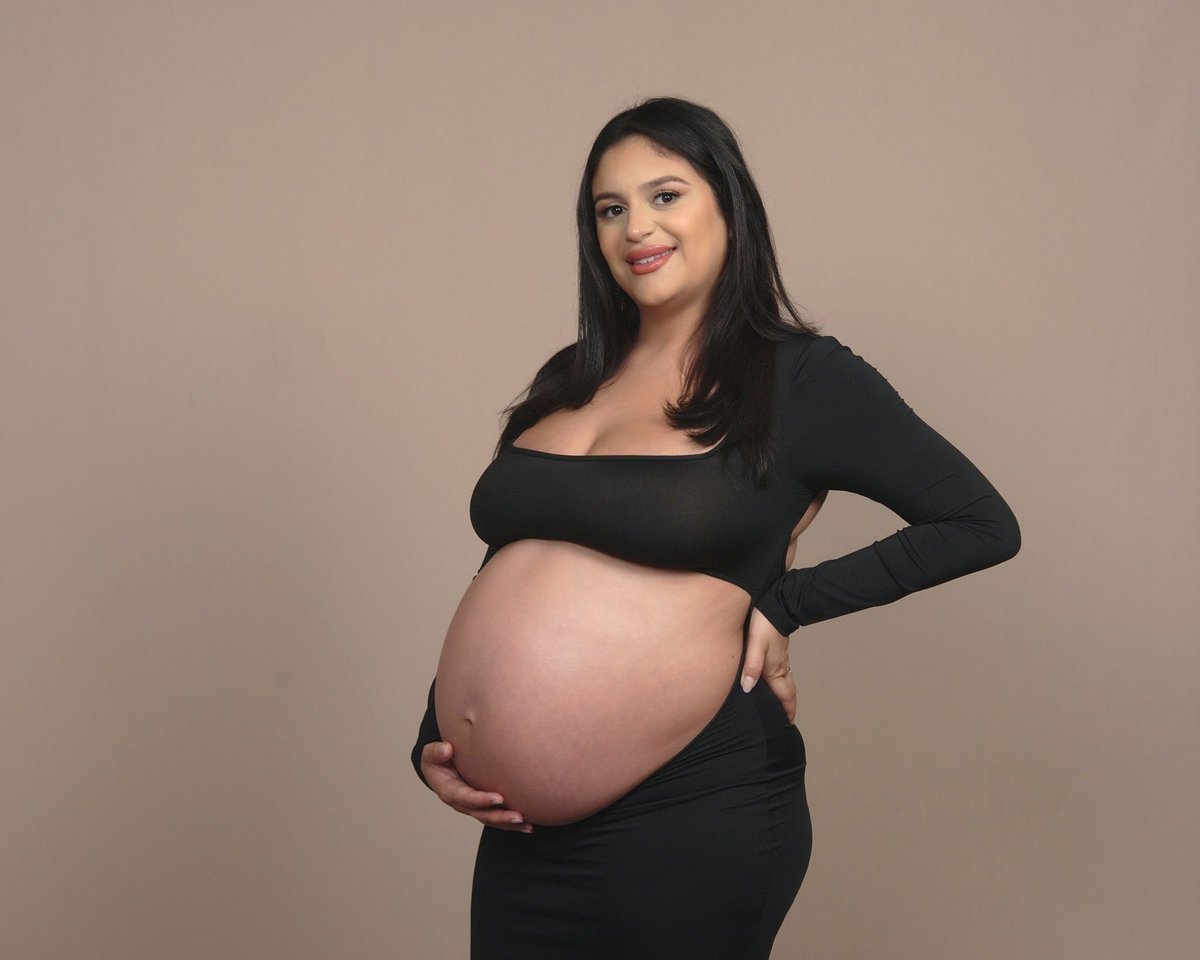 tiff_OT's tweet photo. Sneak peak at some of our maternity pictures 💕 #38weeks https://t.co/hgvAdg2Gov