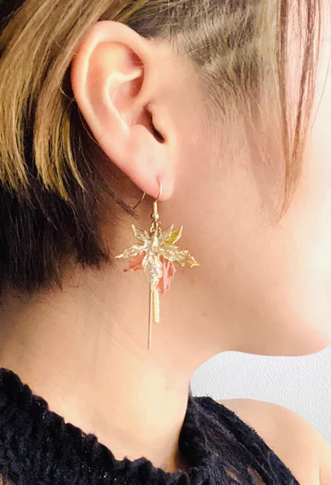 ついにこのハンドメイドで一目惚れして買った紅葉ピアスをつける時が来たようだな…!!