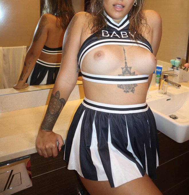 Mi  amiga est&aacute; muy caliente y quiere sacar toda tu lechita en su p&aacute;gina por eso ah puesto gratis su p&aacute;gina