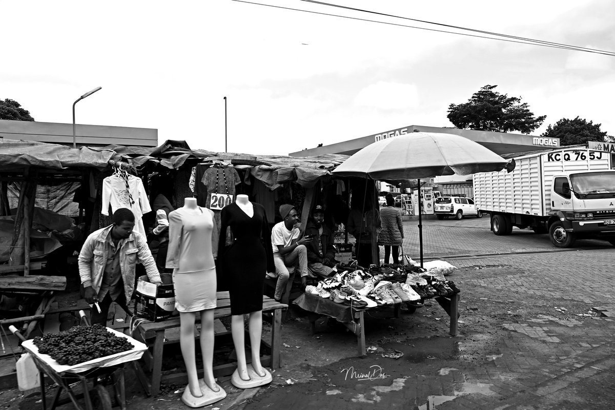 Kiangwaci Market #Kenya. #streetphotography #streetphotographer #streetscene #market #marketscene #nikoncreators #nikonz6ii