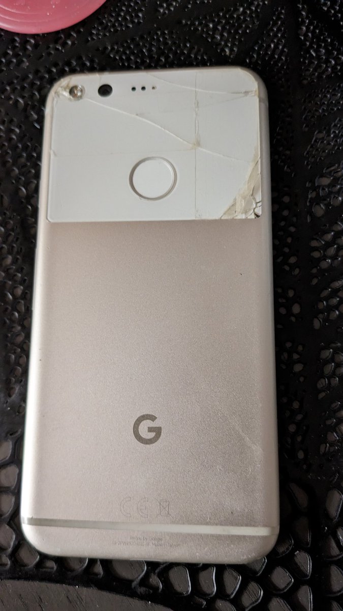 GadgetBeard's tweet photo. OG #Pixel still kicking it! #TeamPixel #OGPixel https://t.co/GLkIOG0OEC