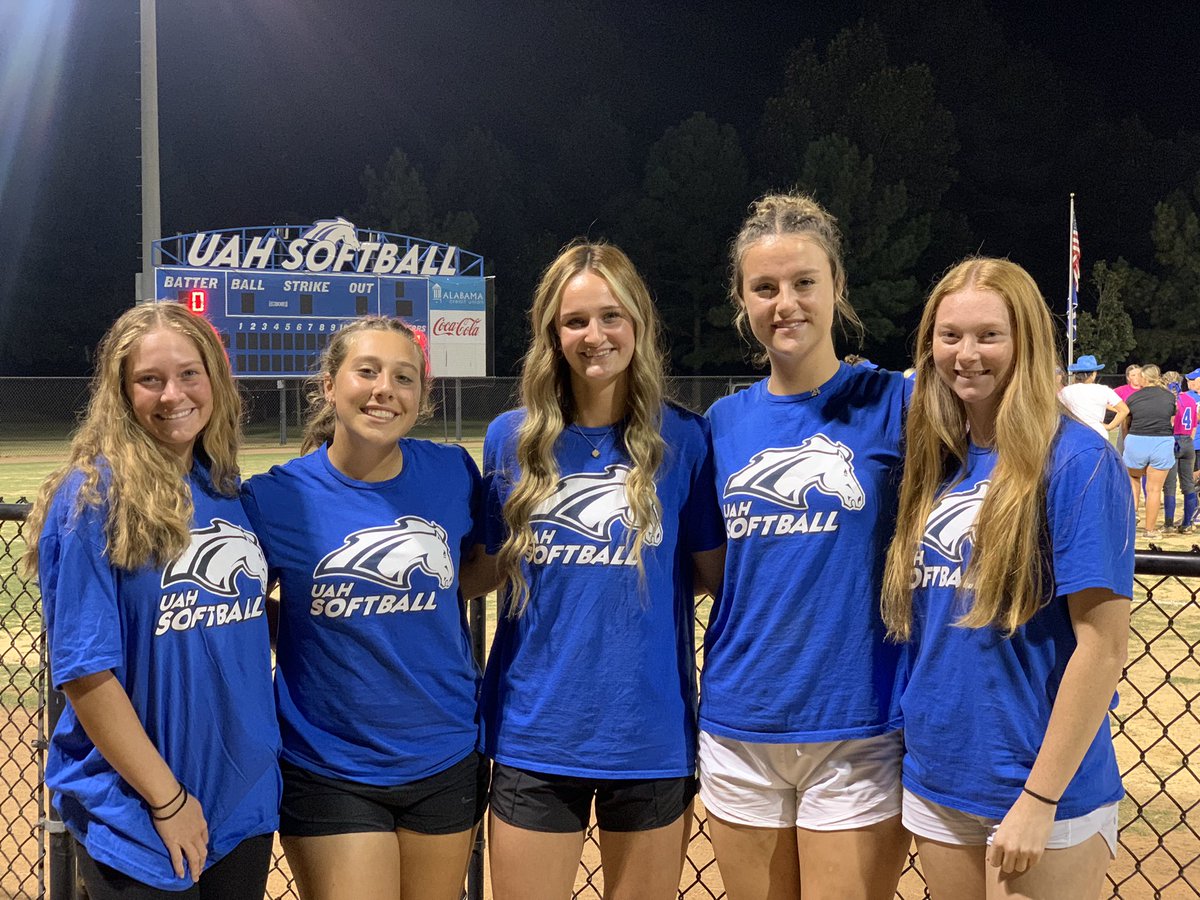 HTemple2024's tweet photo. I had the best time at my future home!! So glad I finally got to meet the team and the other 2024’s. Thank you @UAHCoachLes and @melcarter24 for giving me this opportunity. Go Chargers! 💙💙 @UAH_SB @MojoPikas @westcoastpreps_ @tp_softball https://t.co/JuK6iEPnSX
