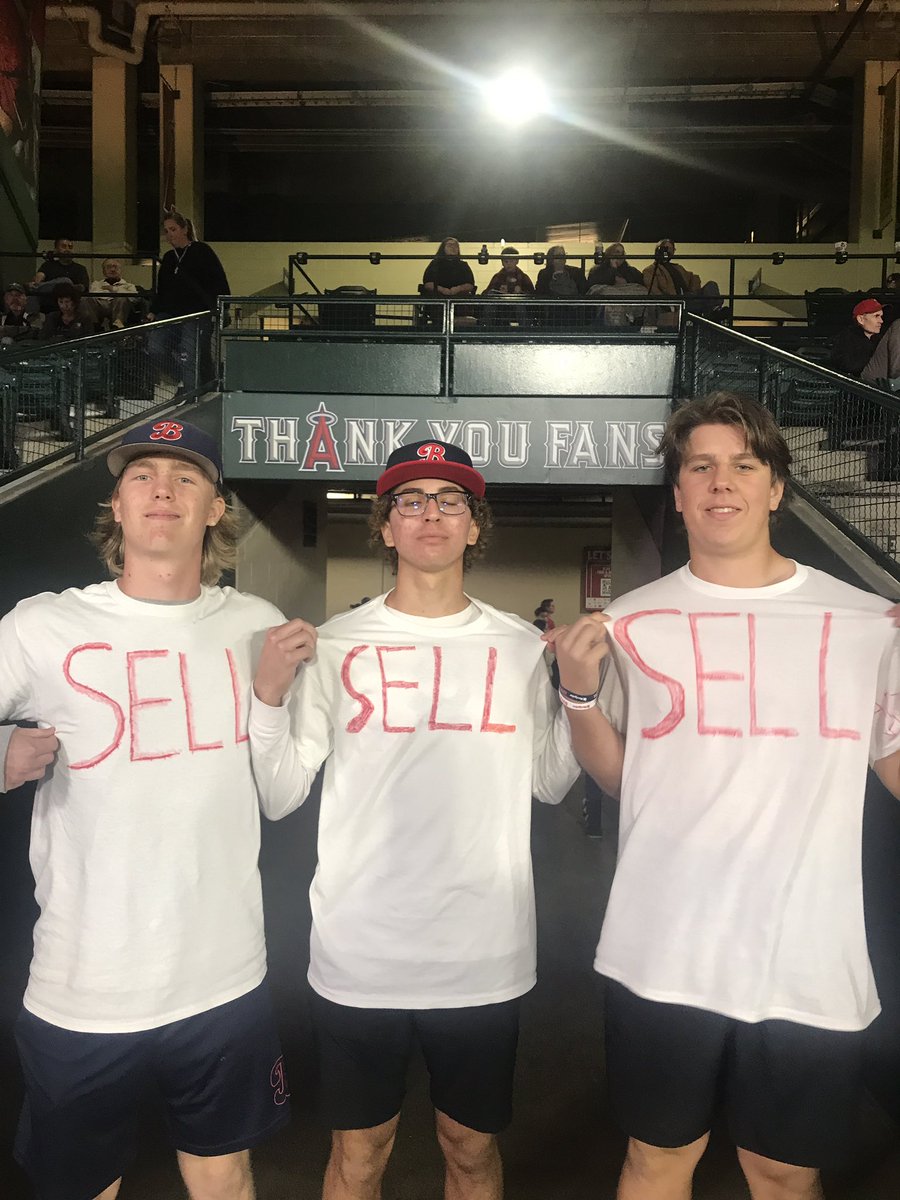 veddermicheI's tweet photo. Sell the team!!!!! https://t.co/aoSMqvmXUh