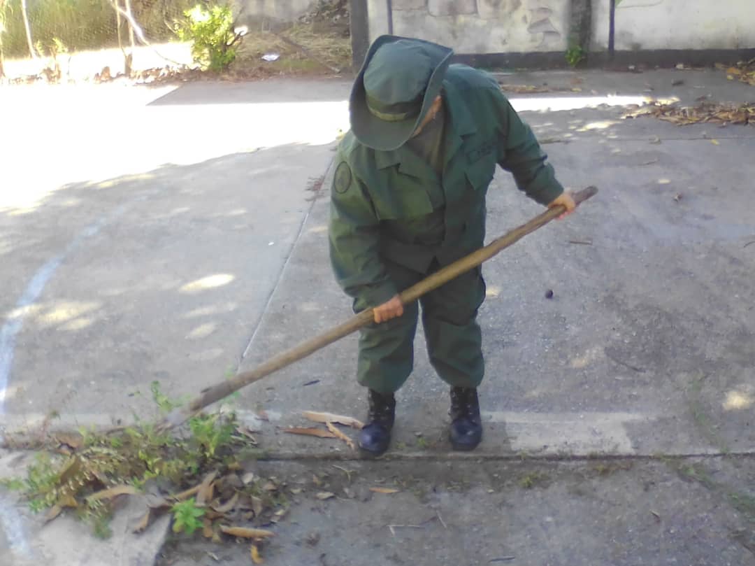 CmmzMerida's tweet photo. #30Sep en el marco de las #BricomilesEnAccion La #FANB en la #ZODIMERIDA22, en Perfecta Fusión Cívico Militar realiza mojoras en infraestructura y mantenimiento a la E. B. N. Eloy Paredes,
Trabajamos juntos para brindar a nuestro Semillero de la Patria una Educación de Calidad. https://t.co/XXF6wNLf0Y