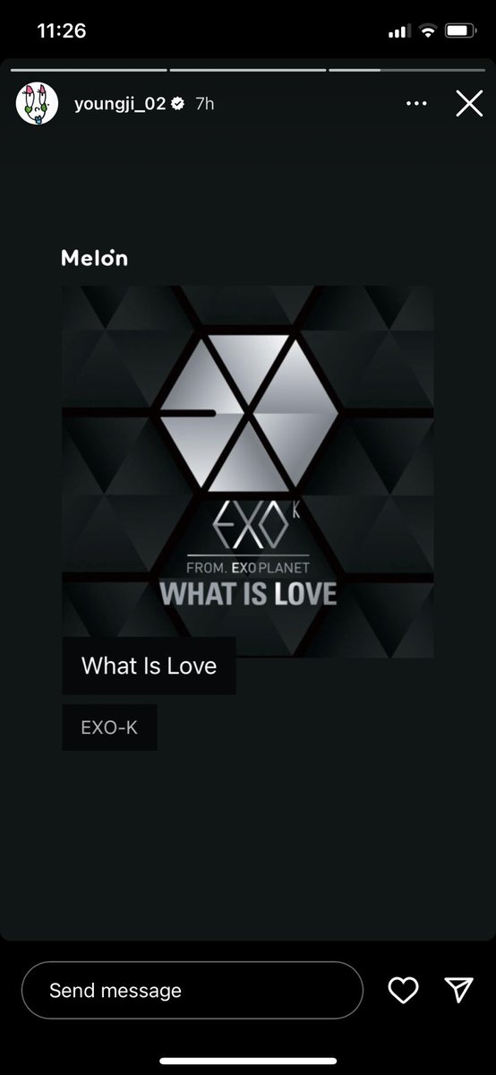 영지소녀 어제 도경수 팔로우하고
새벽에 왓이즈러브도올렸는데요?
이거진심뭐지??
디오가차쥐뿔문여는건가?????