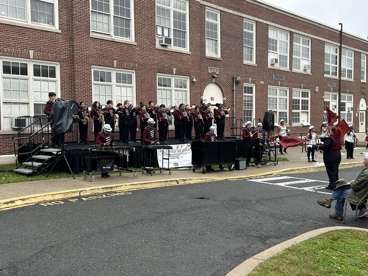 NPMarch_Canucks's tweet image. We were DELIGHTED to perform
for the North Plainfield community today at the Fall Festival! Wonderful job again by our students!