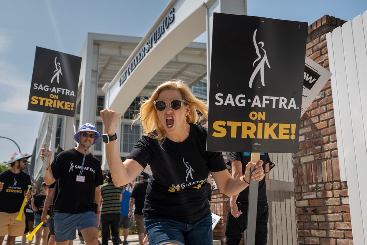 CalMatters (@calmatters) on Twitter photo ❌ Newsom vetoed a bill that would have let striking workers apply for unemployment. CA's outstanding federal debt is projected at nearly $20B, and “now is not the time to increase costs or incur this sizable debt.” cal.news/3rByJuH
📝 <a href="/FeliciaMello/">Felicia Mello</a>
📸 @julieahotz ❌ Newsom vetoed a bill that would have let striking workers apply for unemployment. CA's outstanding federal debt is projected at nearly $20B, and “now is not the time to increase costs or incur this sizable debt.” cal.news/3rByJuH
📝 <a href="/FeliciaMello/">Felicia Mello</a>
📸 @julieahotz