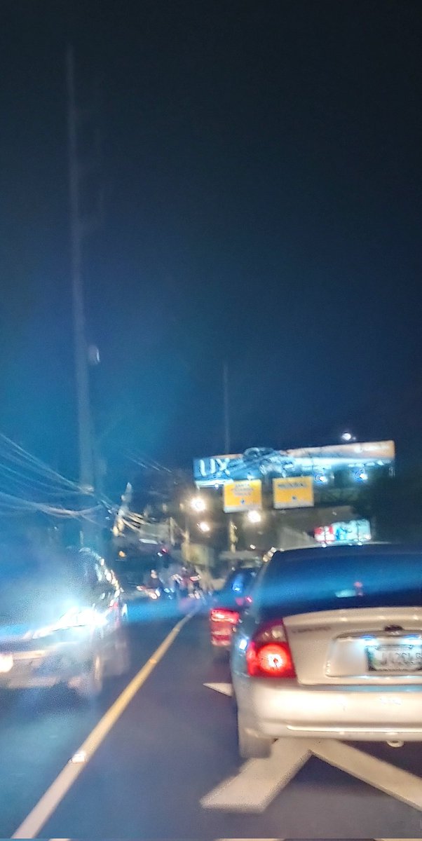 La 20 Calle zona 10 hacia Muxbal está de la verga ...

#TransitoGT #TraficoGT #PMTGuatemala #InformacionGT #NoticiaGT #AmilcarMontejo #VialGT #MovilidadGT #TransitoGT