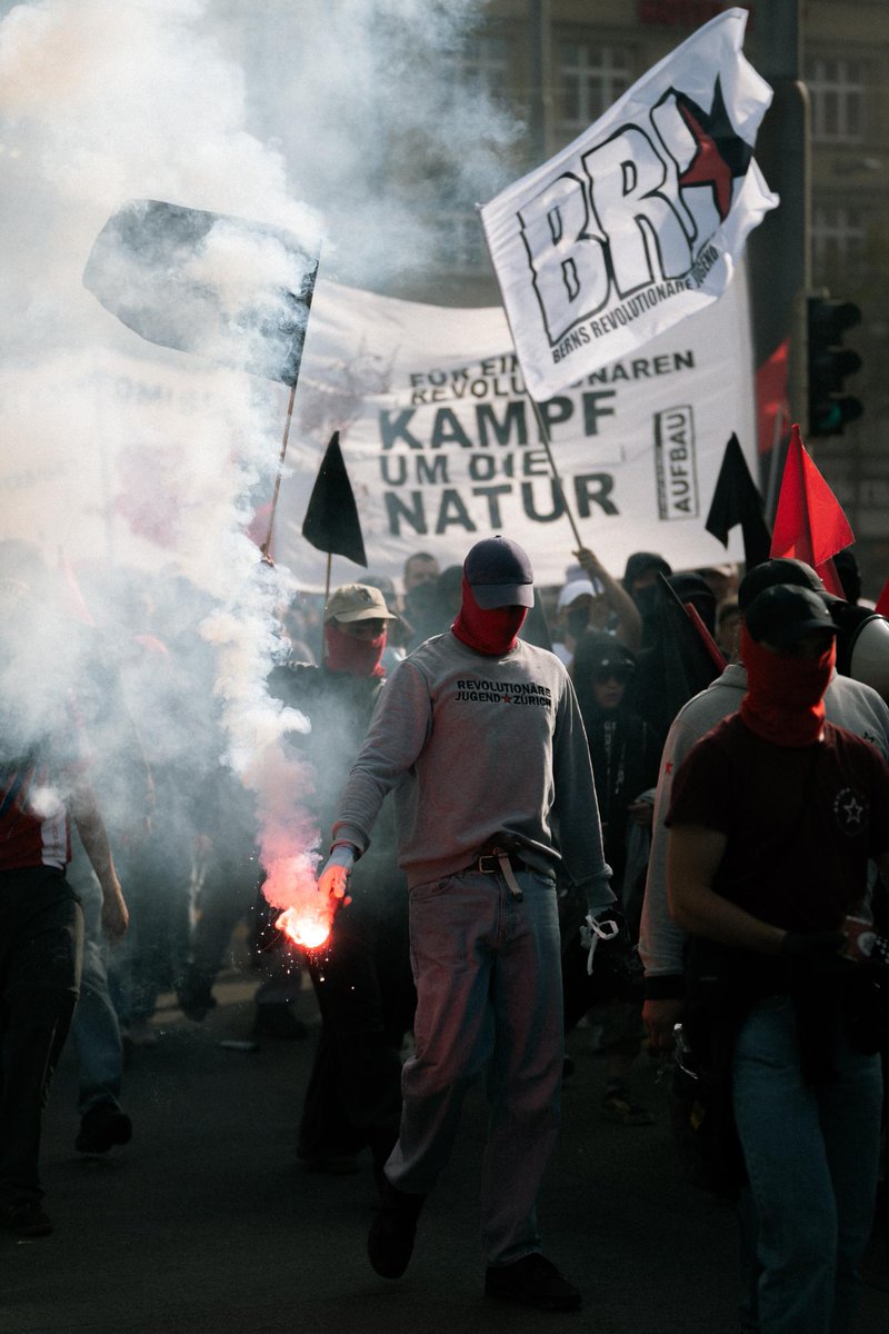 Starker revolutionärer Block in Bern bei der #klimademo