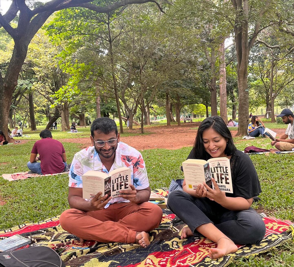 The 38th edition of CubbonReads unfolded beneath a beautiful pastel sky. Colourful flowers blanketed us and made the park feel magical and lovely.🌸🌼 Amidst this tranquility, stray dogs found comfort on our mats and curled up beside us for their naps. ☀️