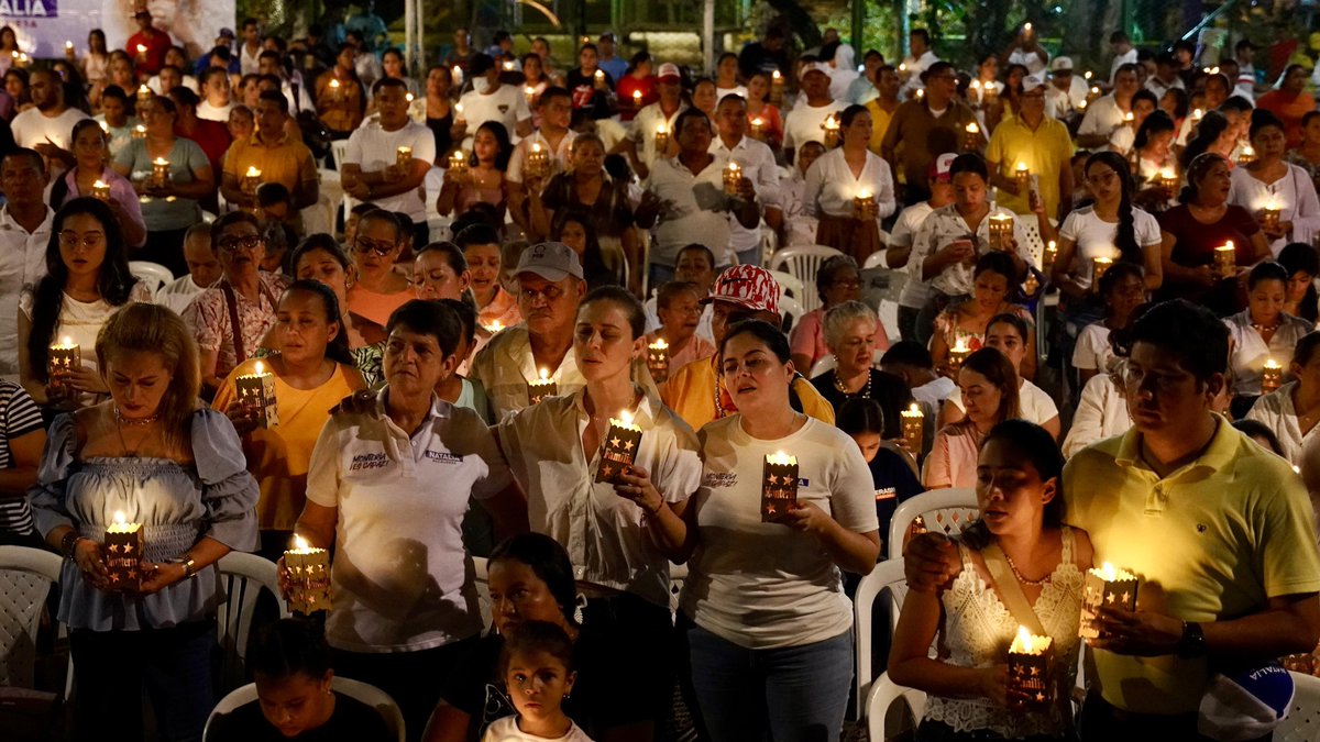 nlopezfuentes's tweet photo. Esta noche, desde el polideportivo del barrio El Prado, elevamos nuestras oraciones por las familias monterianas y encomendamos esta campaña a Dios🙏 https://t.co/pVcSBcyiIa
