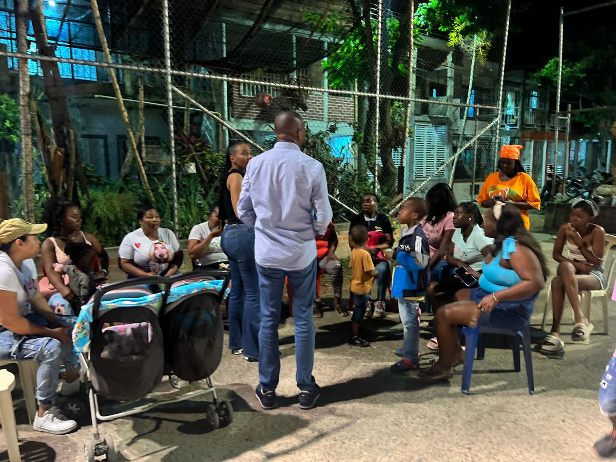 Milton Angulo (@miltonhav) on Twitter photo Gracias a la dra Jessica Murillo, por esta importante reunión en el Barrio Decepaz comuna 21 #Cali
<a href="/jfmurgueitio/">Juan Felipe Murgueitio</a> #ConcejoCaliCD10. <a href="/RafaValluno/">Diputado Rafael Rodríguez</a> #AsambleaValleCD51. #EstamosConFelipeMurgueitio. Gracias a la dra Jessica Murillo, por esta importante reunión en el Barrio Decepaz comuna 21 #Cali
<a href="/jfmurgueitio/">Juan Felipe Murgueitio</a> #ConcejoCaliCD10. <a href="/RafaValluno/">Diputado Rafael Rodríguez</a> #AsambleaValleCD51. #EstamosConFelipeMurgueitio.