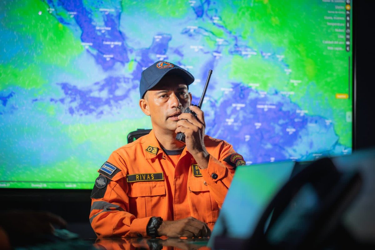 GobernacionSV's tweet photo. 🚨 Ante cualquier incidente, comunícate con el Centro de Operaciones de Emergencias (COE) de @PROCIVILSV.

Nos mantenemos activos 24/7 al servicio de la población 🇸🇻

☎️ 2️⃣2️⃣8️⃣1️⃣-0️⃣8️⃣8️⃣8️⃣ 
📱 7️⃣0️⃣7️⃣0️⃣-3️⃣3️⃣0️⃣7️⃣

#PlanInvierno2023 https://t.co/FrBkrmUrPV
