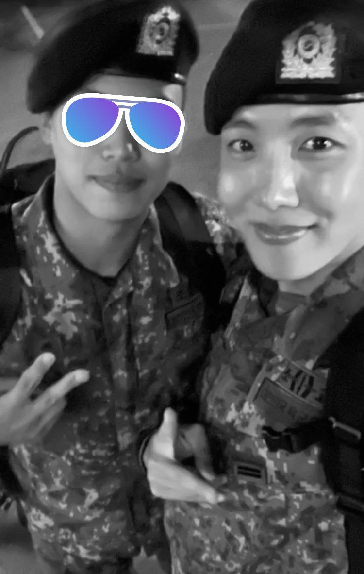 hobicorebr's tweet photo. 📸 | Um dos colegas de trabalho do #JHOPE postou uma foto com ele! 🥺💜

Hoje os instrutores assistentes sairão para as suas segundas férias! ✨ https://t.co/fV6UmtBNjQ