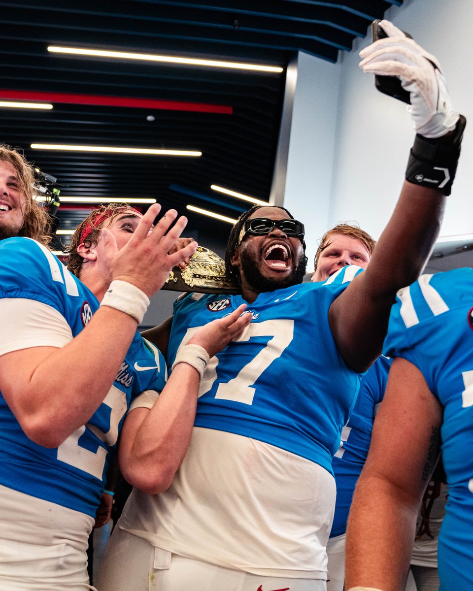 OleMissFB's tweet image. HOW WE FEELING? 🤩

#HottyToddy