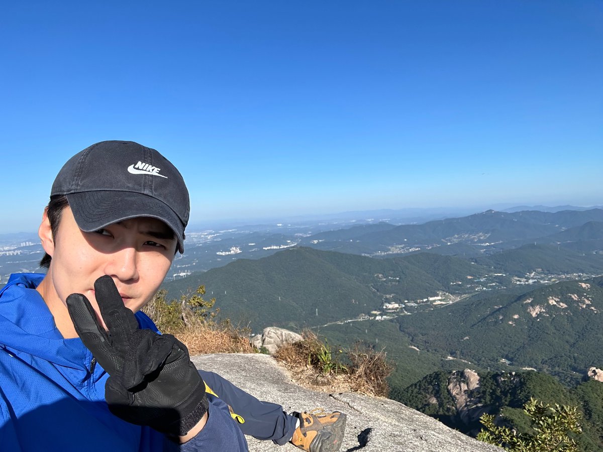 231001 sehun 🧼💌

“*sent a picture*”
“i just came back from bukhansan mountain”