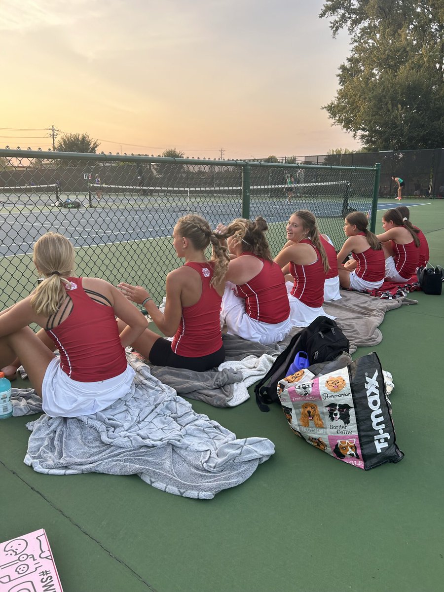 GirlsMw's tweet photo. Congrats to Payton Douglas, who finished 2nd in the #1 singles flight of the Big 9 tournament! Violette&amp;Ava finished 4th in #3 doubles! Emily (2 singles) and Delaney&amp;Alayna (2 doubles) were consolation winners! https://t.co/WopXA9lNoN
