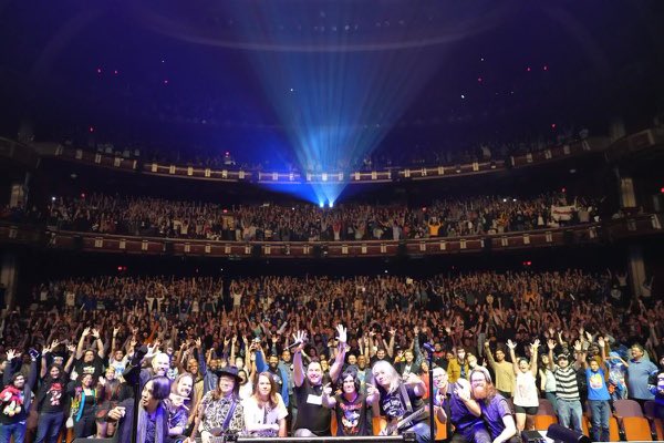 Crush40Johnny's tweet photo. Amazing 1st show!🤘 I ❤️ you LA!!!!! #SonicSymphony #Crush40 @crush40 @sonic_hedgehog @sonicsymphtour #JohnnyGioeli #JunSenoue https://t.co/lfwtj8PTEg
