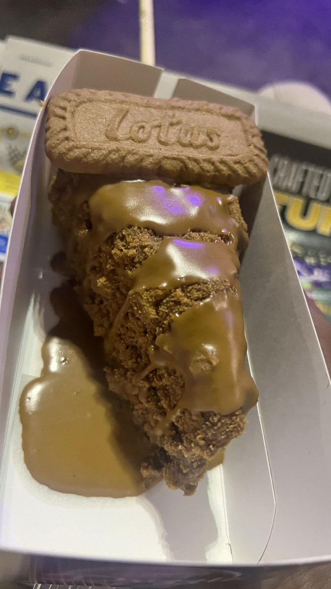AntLiveOutDa2_5's tweet photo. Fried Turkey Rib(BBQ style) 
Bischoff drizzle cheesecake 
Ox cellent soul rolls (deep fried oxtails)  
I recommend all 😋🤤
#TXStateFair https://t.co/0ret4mCh0F