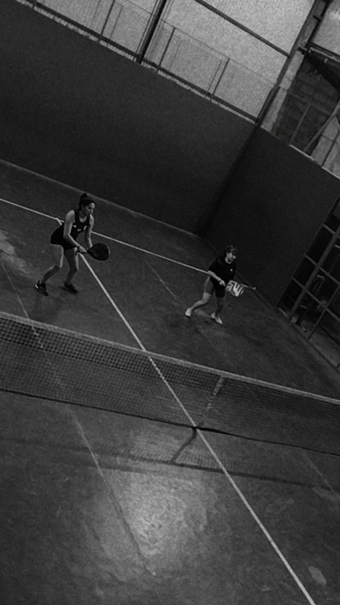 StodulskiBelem's tweet photo. Rompiendo ☺️ 

#padel https://t.co/LGLGTp3WDD