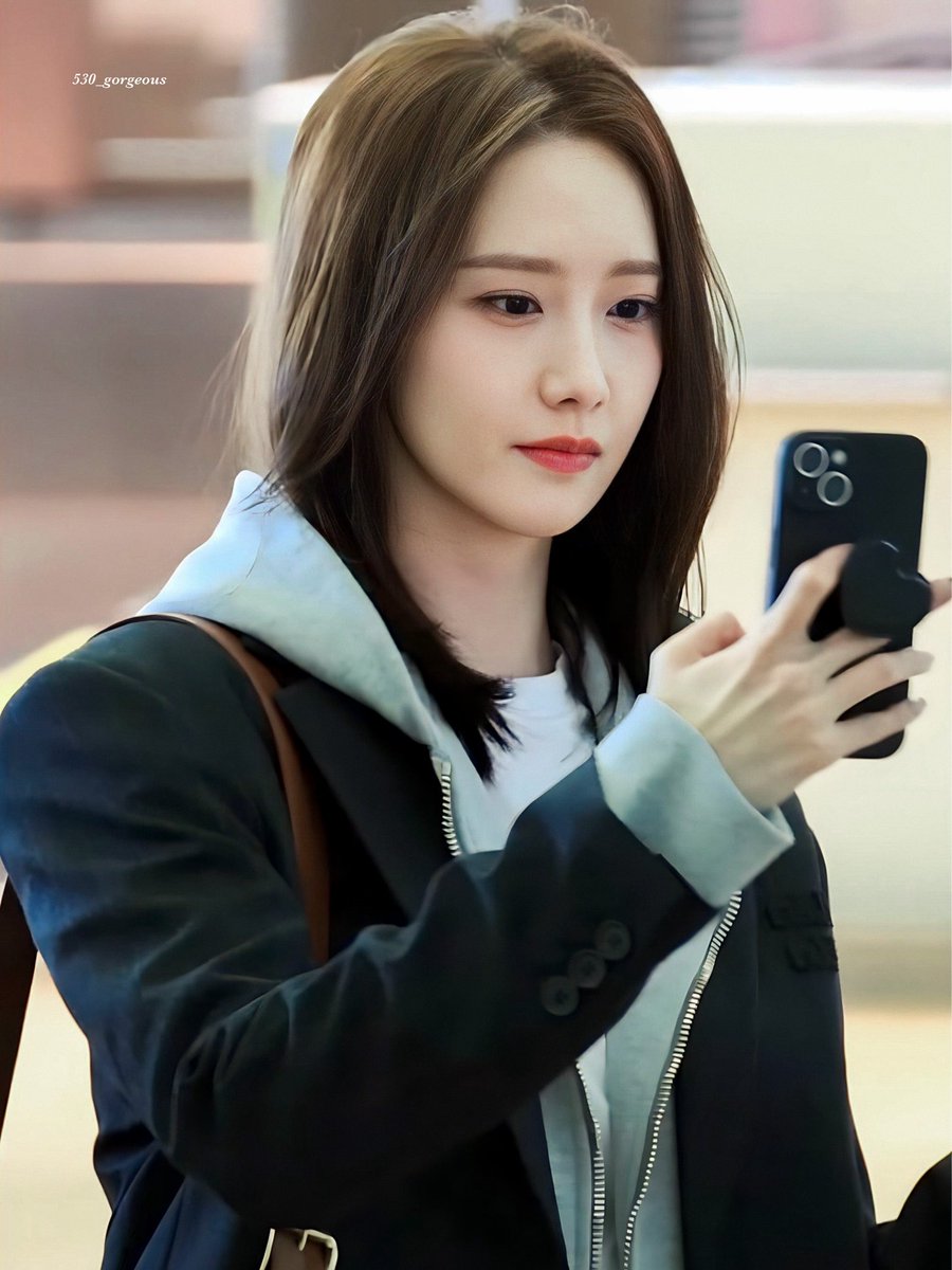 530_gorgeous's tweet photo. 😶🤳🏻 

#ยุนอา #YOONA #윤아 #임윤아 https://t.co/O8zIxazngH