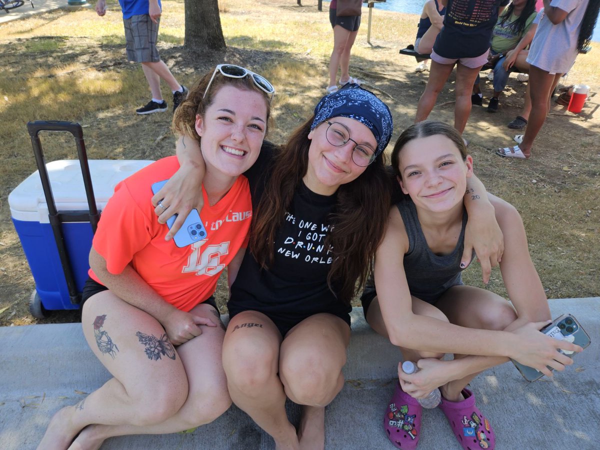 thehoekageee's tweet photo. sister day 💗💗💗 we played some sand vball 😗 https://t.co/fZJ6nLDVNo