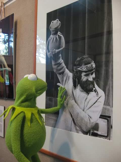 "Life's like a movie. Write your own ending. Keep believing, keep pretending."

The late, great Jim Henson was born on this day in 1936.
- Mike.
#muppetshow #life