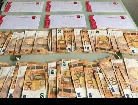 KingPaulin92933's tweet photo. Snap:https://t.co/xy3TSuS2yZ… #poupettekenza #fauxbillets #clonesbians #yescartes #resistance aux UV #Crypto #tresfiable #Belgorod #FestivaldeCannes2023 #Bitcoin #paypal #paylib #cashapp #enesurf #macron #hilton #CONCOURS #nupes #LegislativeSector https://t.co/99LZhn95xB