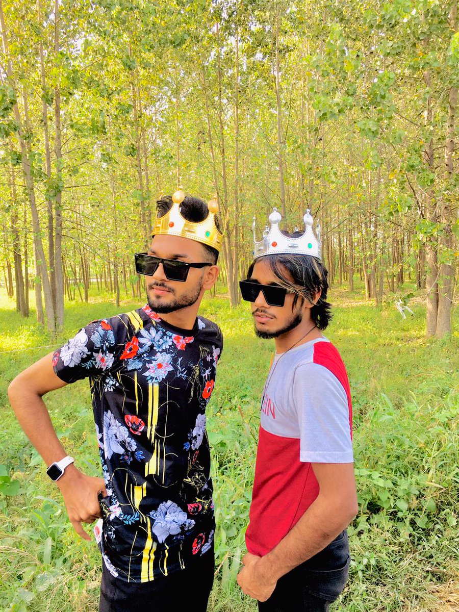 ski_king03's tweet photo. @vkiking03 @ski_king03 
#vkiking03 #skikong03 #viral #pic #modal #sameerkingidrisi #vasimkingidrisi https://t.co/Fhw4KnitNH