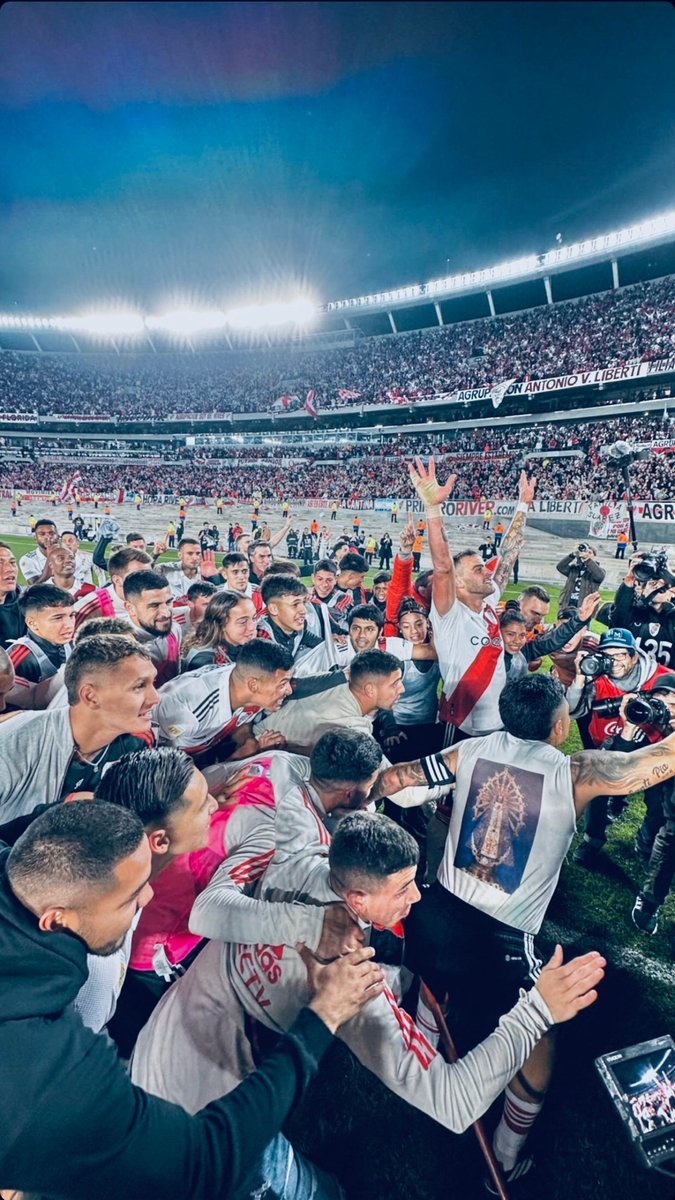 Briagustinaa's tweet photo. DEJEN LA VIDA POR LOS COLORES 

VAMOS NOSOTROS, HOY JUEGA RIVER. https://t.co/yDNOySw8gP