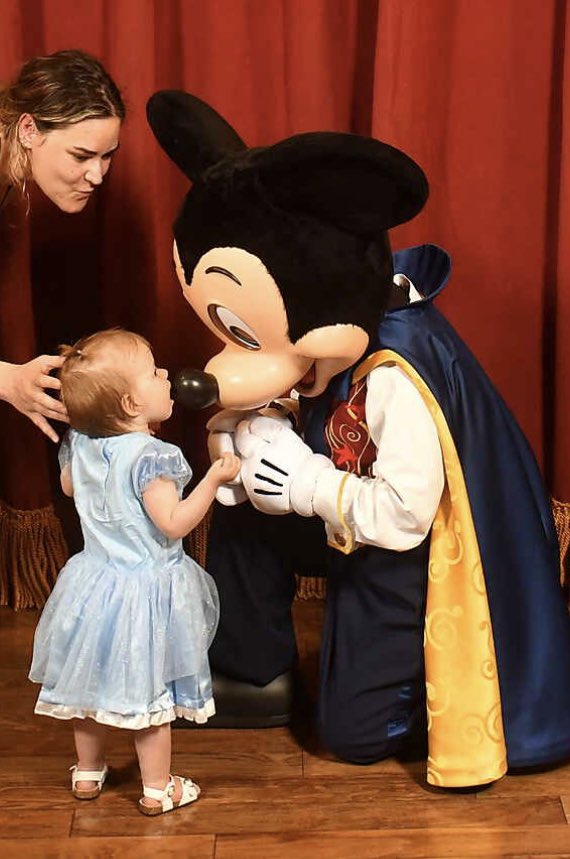 lisa_taylor's tweet photo. Good night to everyone but esp this mouse 😚💋 https://t.co/S7CPIRa9uV