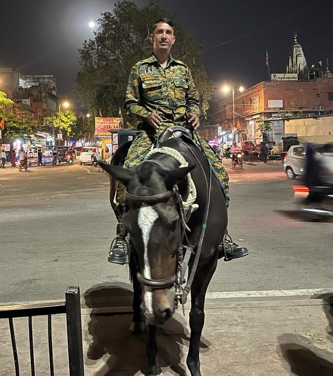 HansrajGurjarR's tweet photo. राज पुलिस की मांगें न्यायोचित है 
★ग्रेड पे-3600
★डीपीसी टाइम स्केल पदोन्नति
★50% हार्ड ड्यूटी अलाउंस
★साप्ताहिक अवकाश ✈️✈️🔥🔥
#राजस्थान_पुलिस_माँग 
@ashokgehlot51 @Gkandla_ @Premraj_meena06 @RaghuJAT01 @Sunil0647 🧉 https://t.co/4wGd0MXlXb