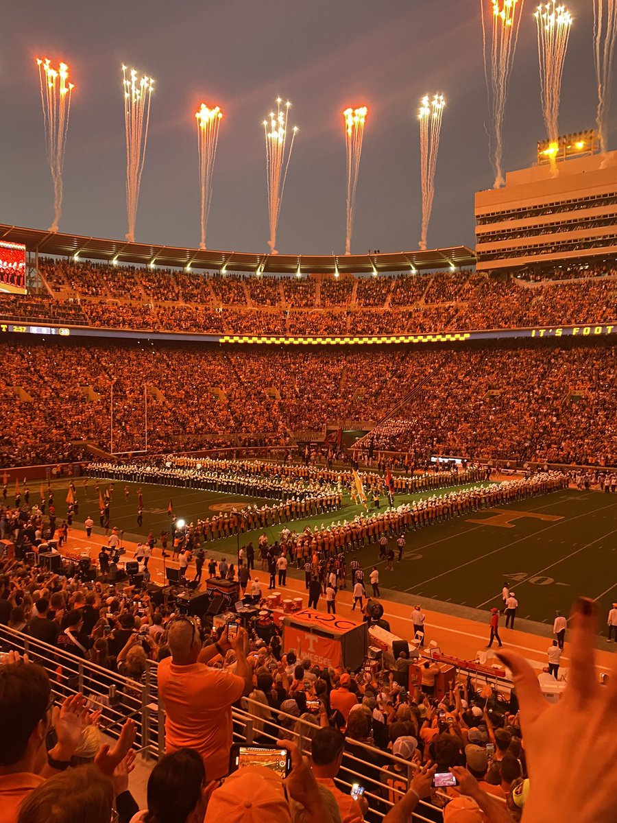 Join us on Rocky Top! Head to apply.utk.edu to get started on your @UTKALEC or @UT_Herbert application. #FutureVols #UTK28 #VolsTeachAg  and #Science #College #GoVols #UTIA