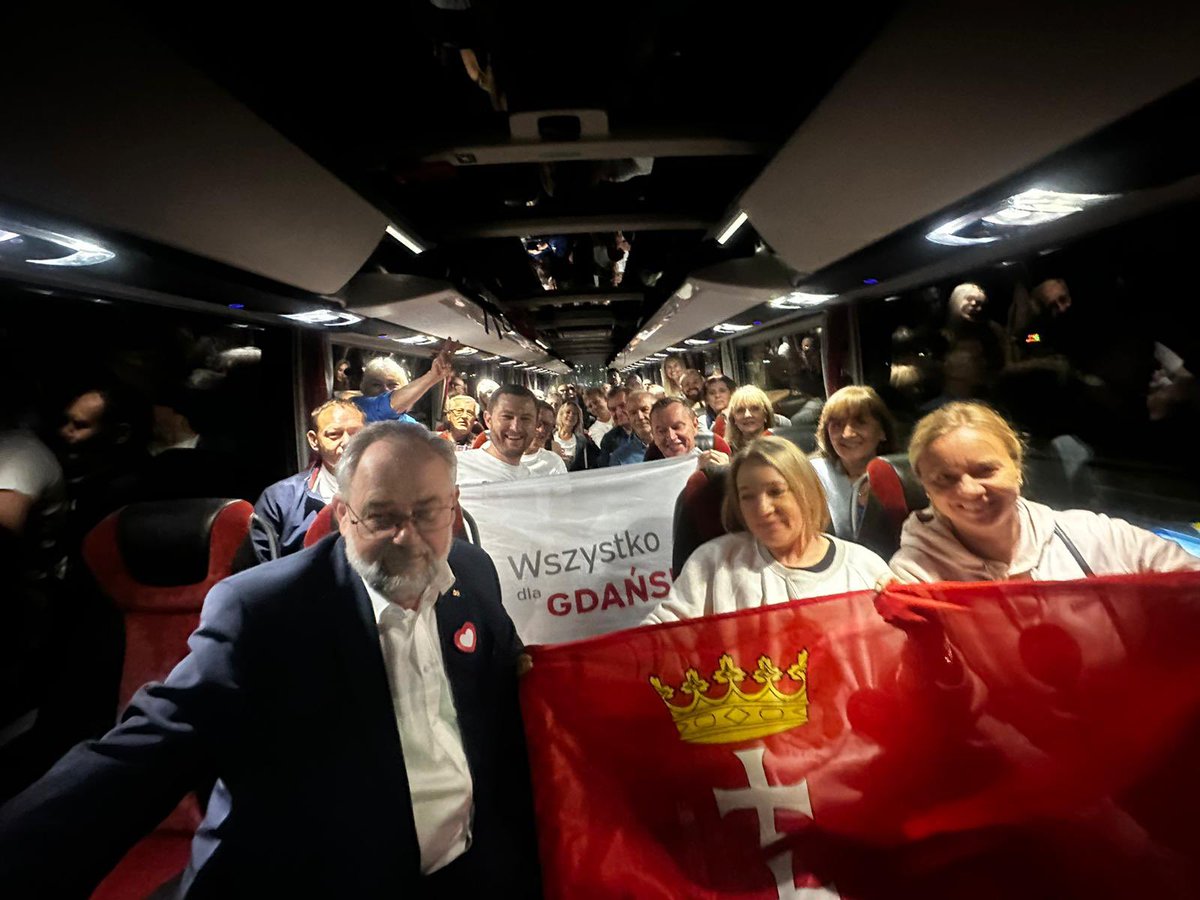 Piotr Grzelak (@piotrgrzelakgdn) on Twitter photo Słońce jeszcze nie wstało, a pełen autokar <a href="/WszystkoDlaGDN/">Wszystko dla Gdańska</a> rusza w kierunku Stolicy! 💪✌️🇵🇱
#marszmilionaserc Słońce jeszcze nie wstało, a pełen autokar <a href="/WszystkoDlaGDN/">Wszystko dla Gdańska</a> rusza w kierunku Stolicy! 💪✌️🇵🇱
#marszmilionaserc