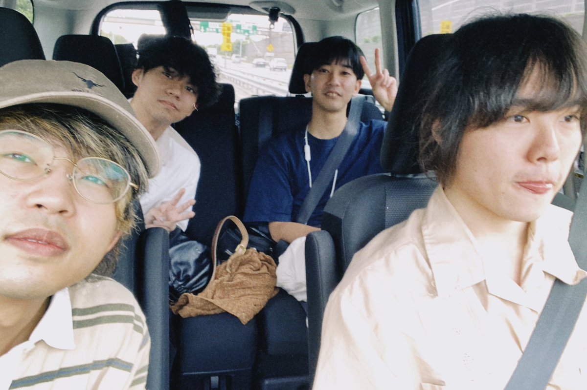 Lym_band's tweet photo. 🥁𝙩𝙤𝙙𝙖𝙮'𝙨 𝙡𝙞𝙫𝙚🥁
Lym号仙台向かっております🚘
2023.10.01(Sun)
宮城・仙台
Date fm MEGA★ROCKS 2023
Lymは
21:00~LIVE HOUSE enn 3rdに出演します!!!
本日からラババンも発売なので是非物販にもお立ち寄りください🪐
#Lym_band
#datefm
#MEGAROCK https://t.co/WZYVYhdBOC