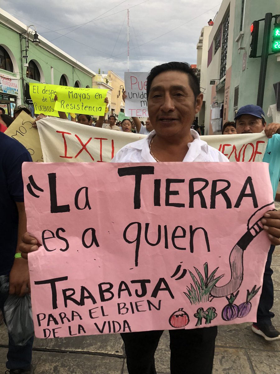 MinaMorsan's tweet photo. Estoy MUY conmovida por lo que pasó hoy en la marcha que convocó el pueblo de #Ixil en #Mérida. El llamado salió de un pueblo maya que vive lo que otros pueblos viven: el despojo necesario para el desarrollo inmobiliario y los megaproyectos. Fue una marcha pacífica https://t.co/jcbjxN3s9c