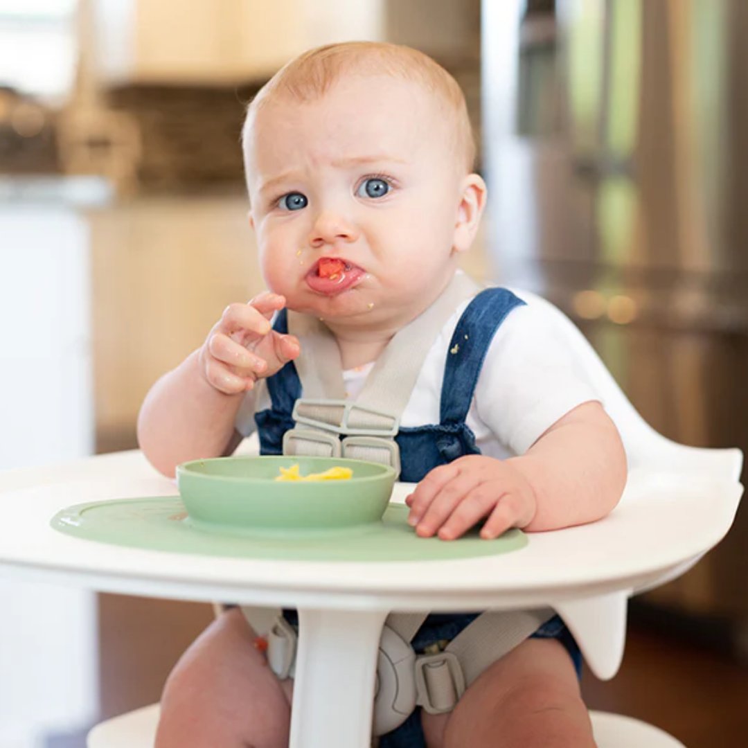 Are you fearful that your infant is going to choke at mealtime? Understanding how children choke, parents can learn how to reduce the risks. Our pediatric feeding specialist, <a href="/msdawnslp/">👶🏽Dawn Winkelmann</a>, has tips to decrease choking on our blog: ezpzfun.com/search?q=choki…  #ezpzfun #blw