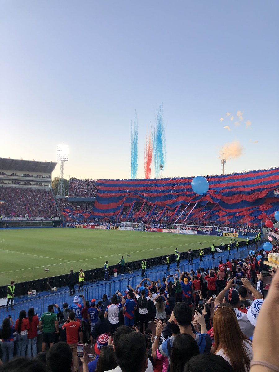 Messi_Cerrista's tweet image. inexplicable:
- Del lat. inexplicabĭlis
1.  Que no se puede explicar.

#CCP111años