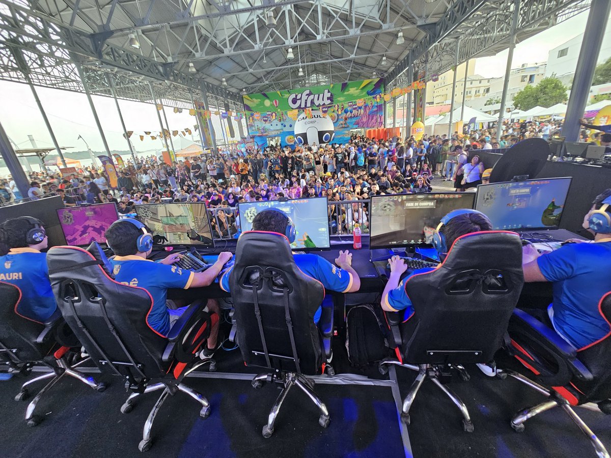 Es la mejor foto que he tomado 💕
No saben lo mucho que estoy orgullosa de ustedes 🥹
<a href="/Revsky_/">Jordi Anugrah</a> 
<a href="/jumansito/">Jumansito</a> 
<a href="/TauriVal/">Tauri</a> 
<a href="/lLetavu/">Letavu</a> 
@Equi23F  
<a href="/goodlikeVAL/">UW goodlike</a>  🥹💕