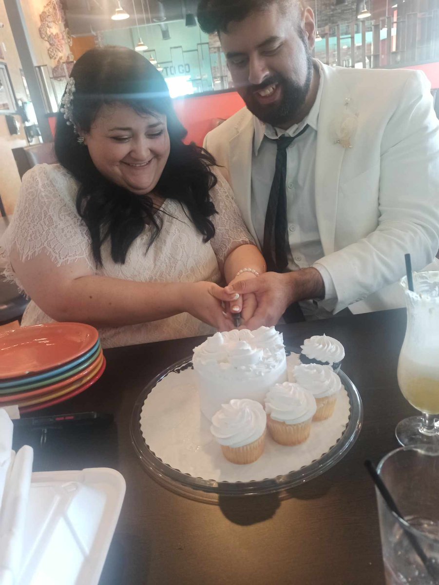 EP_MrNewport's tweet image. Got married to @Mandy_Vtol this weekend! ❤️ So excited to take this next step of our lives together 😍 I love her sooo much! Also we rocked our outfits 👀🔥❤️ had people rolling their windows down to congratulate us