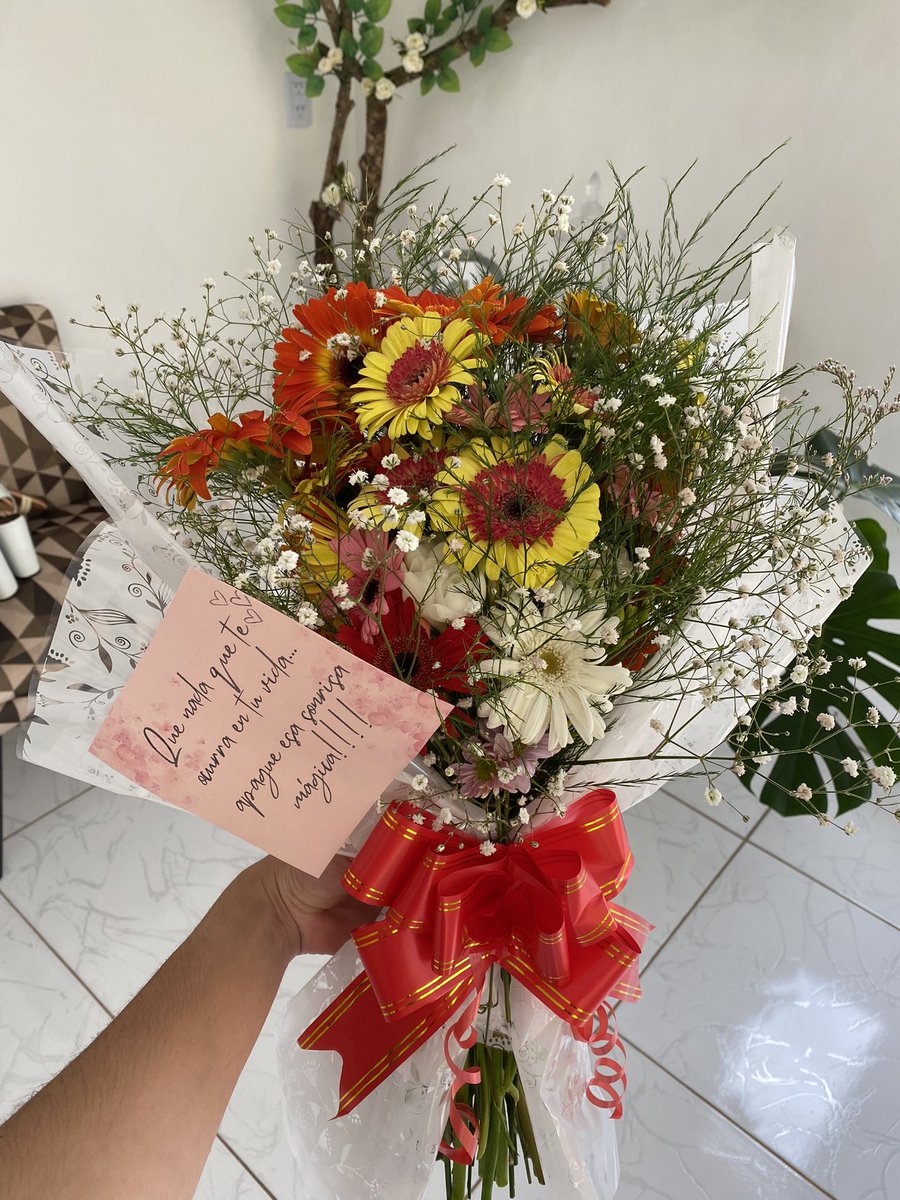 mt_taube's tweet photo. Los bellos ramos de flores que recibí esta semana 💖🥰
No se quien las está mandando, pero las estoy amando🤩 https://t.co/lfp0yvsOSU
